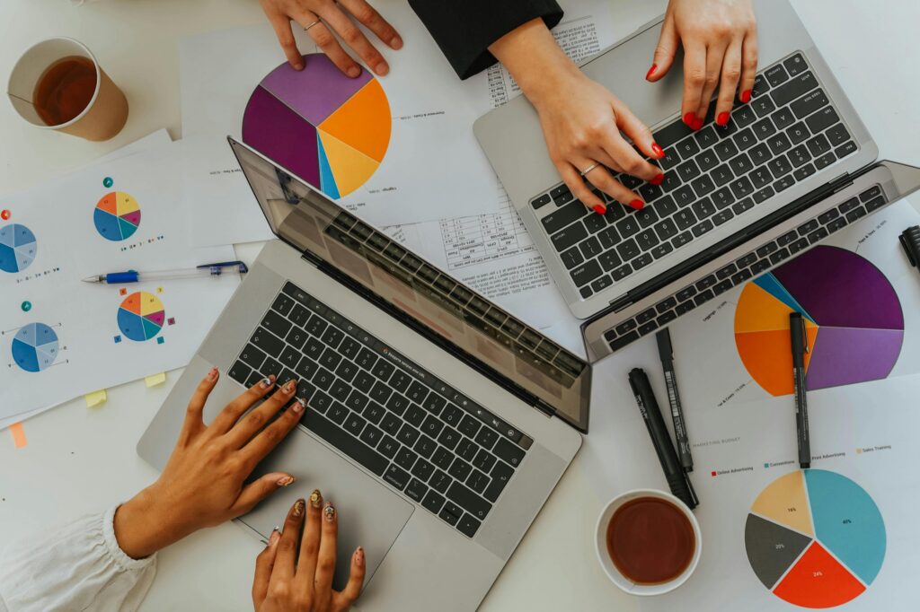 9a86e04146aed5030316950c6263dd76-pexels-photo-8145328 | Just Mam Life Affiliate Marketing: The Perfect Side Hustle for Busy Lives