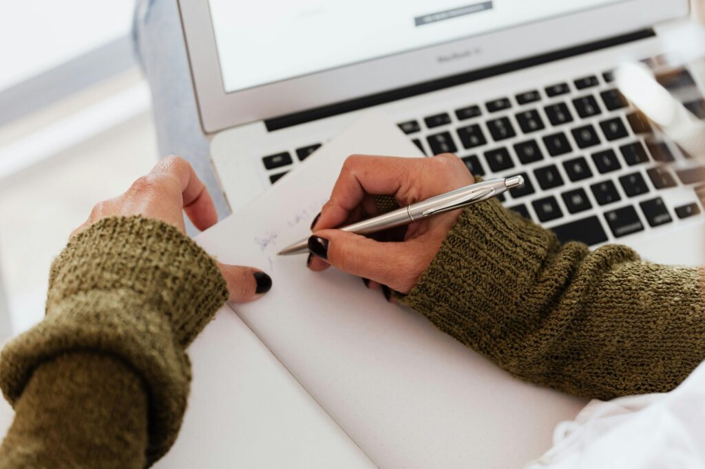 c398ff023e033f7c294bec091da73795-pexels-photo-4468010 | Just Mam Life Hot to Start Affiliate Marketing